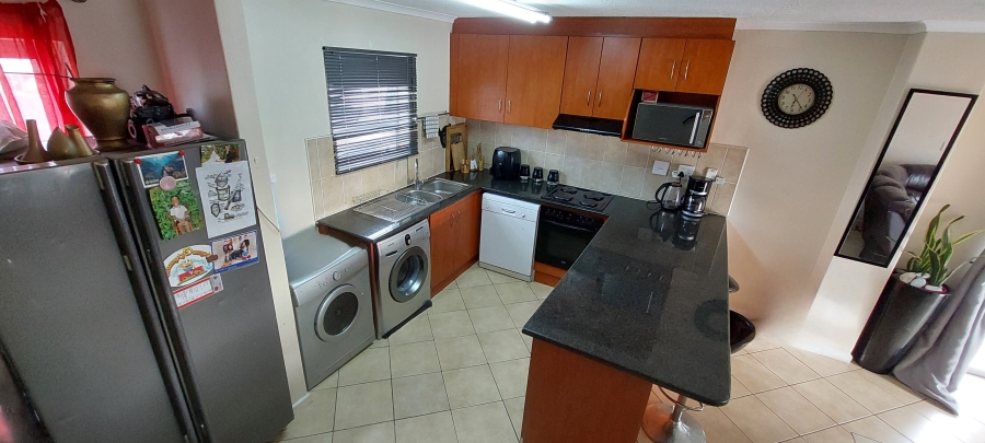 2 Bedroom Property for Sale in Gordons Bay Central Western Cape